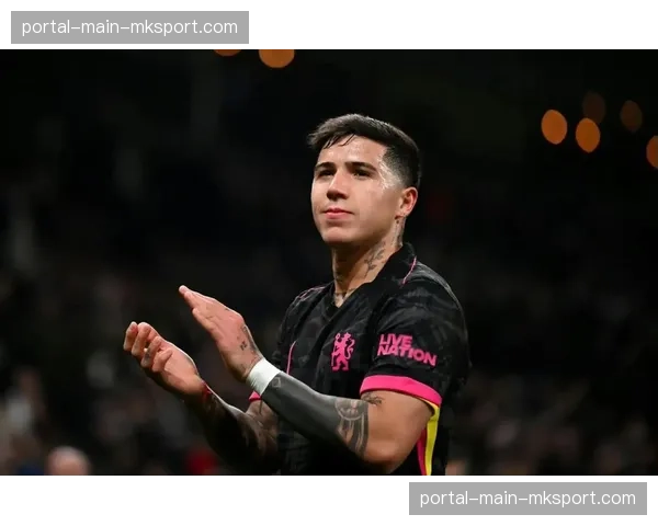 切尔西官方：恩佐-费尔南德斯腹股沟受伤，将缺阵三周