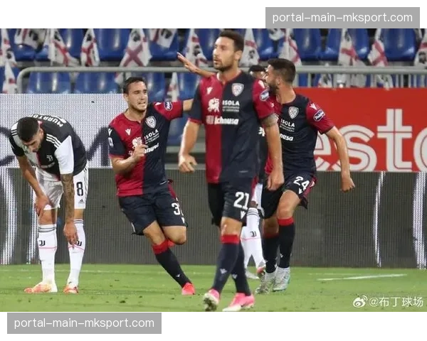 即时：卡利亚里对阵热那亚，比赛第60分钟主裁经VAR回看取消点球判罚